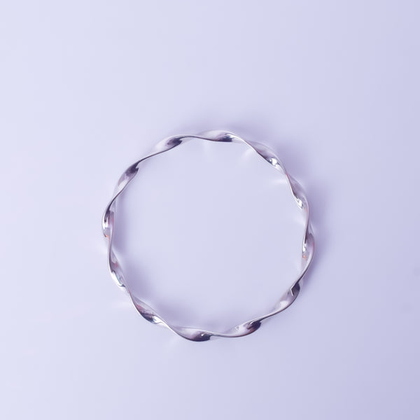 Twisted Wave Minimal Silver Bangle